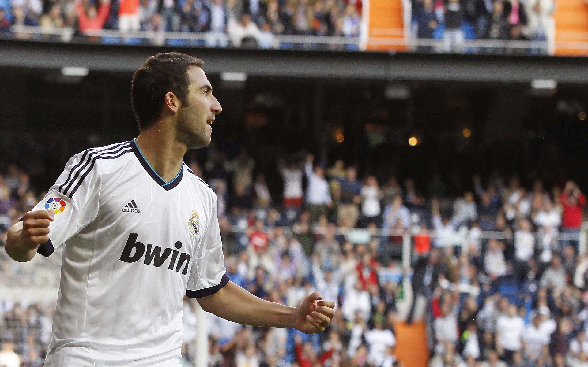 赛道与球场,双城记下的节奏博弈