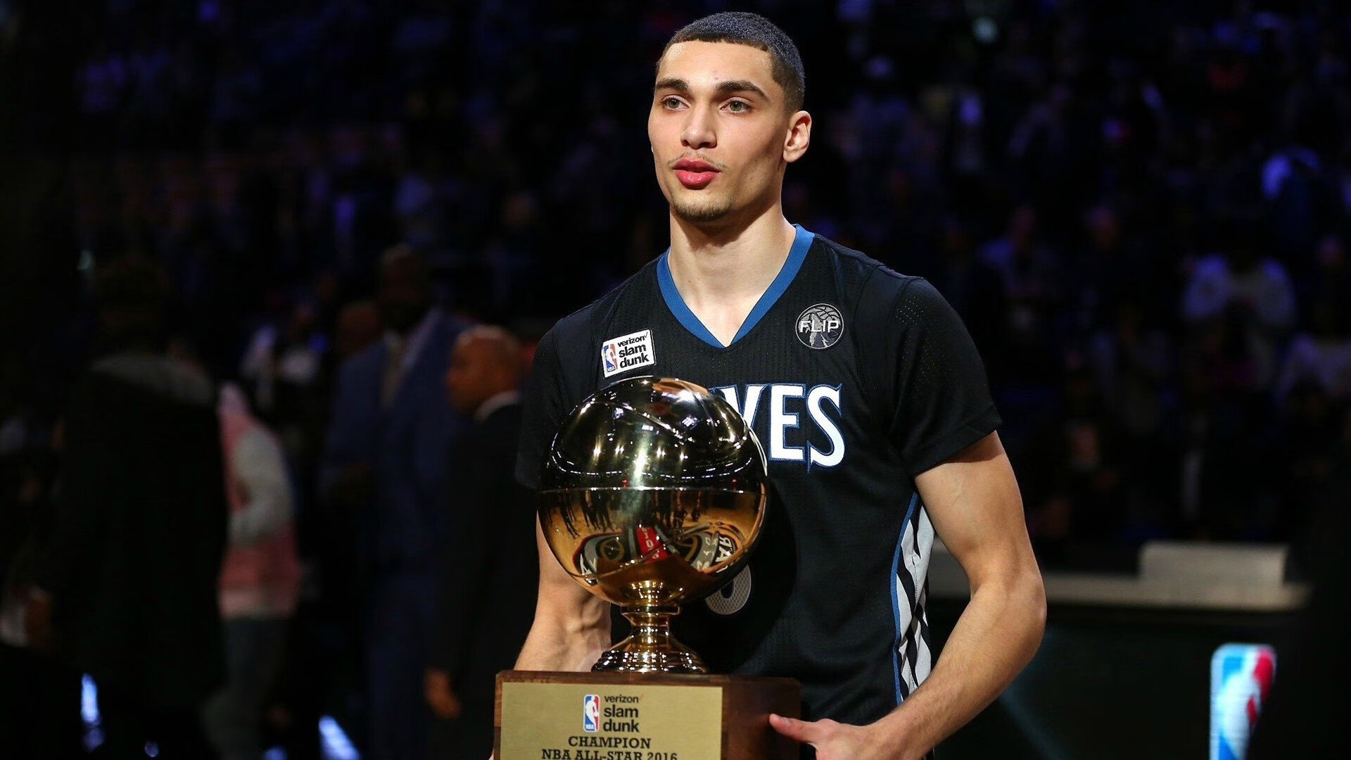 国王防守锁死火箭，霍勒迪成为关键先生