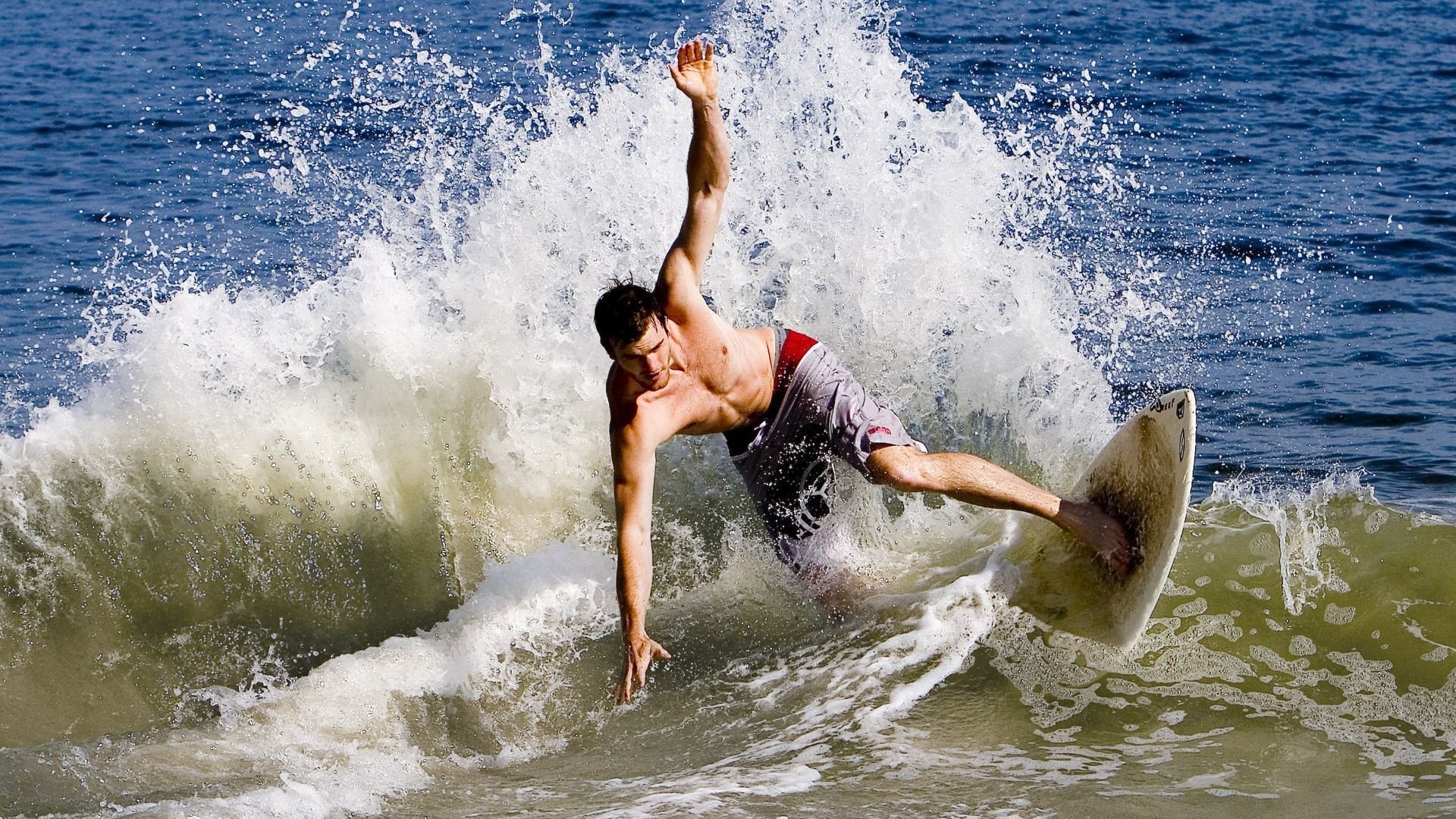 绝境中的王者，维斯塔潘独扛大旗，梅赛德斯终场绝杀红牛二队