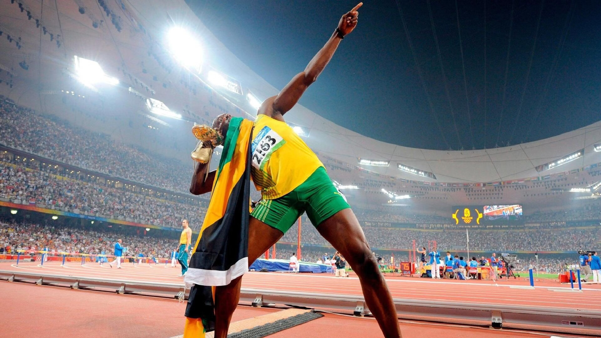 鏖战伊斯坦布尔之夜，凯恩破纪录闪耀，巴萨逆境显坚韧