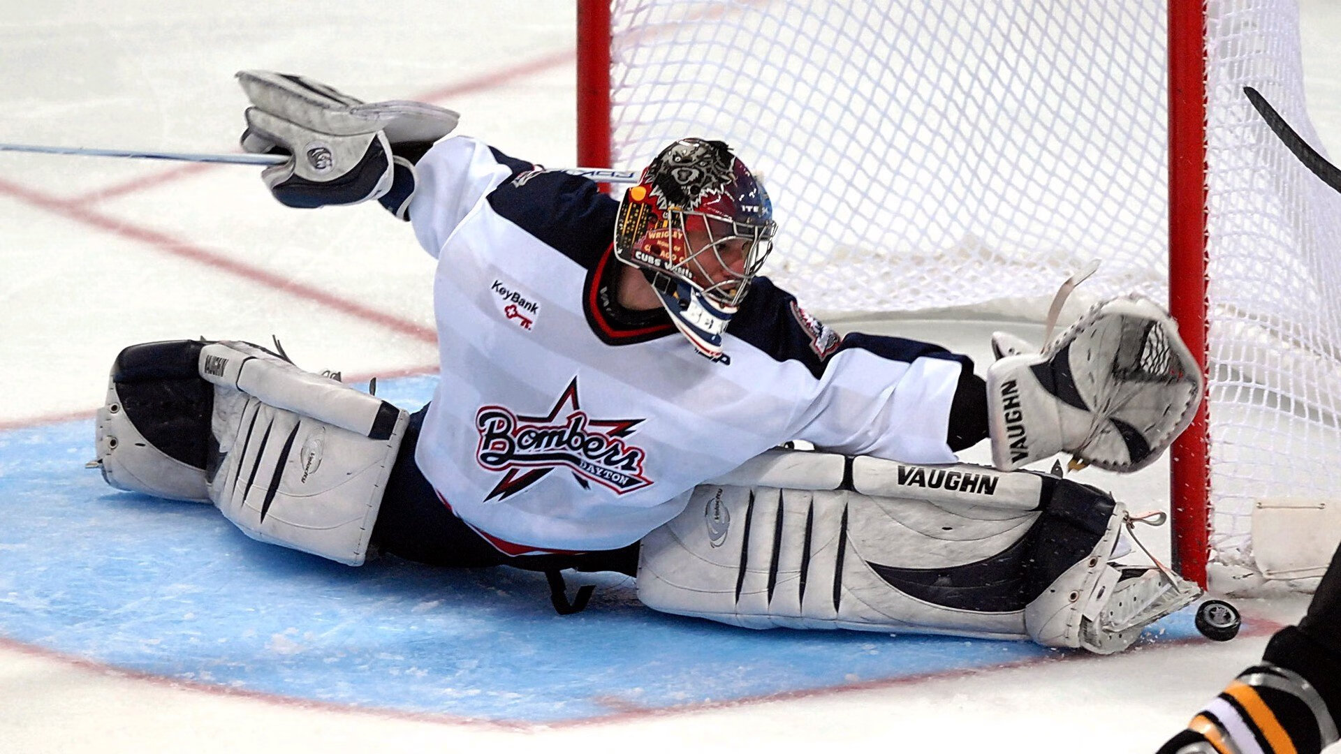 骑士逆转上海队，乔治关键制胜，诠释永不放弃的体育精神